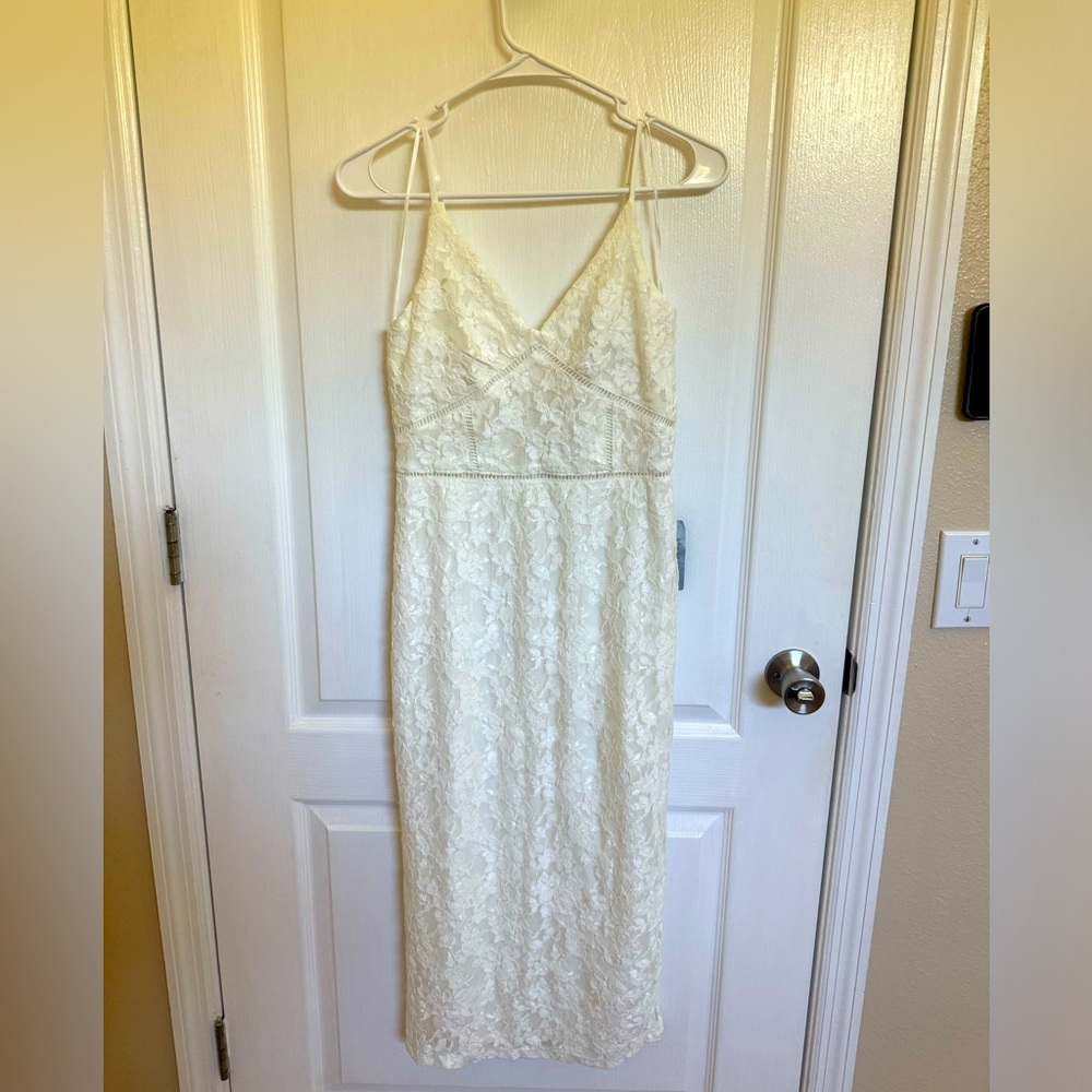 ✨NWT NSR Lace Midi Dress✨